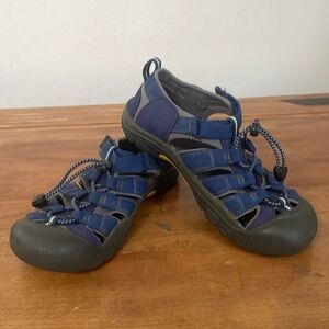 KEEN Water Sandals Size 9